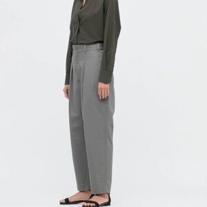 Uniqlo Women's Cropped Gray Pants